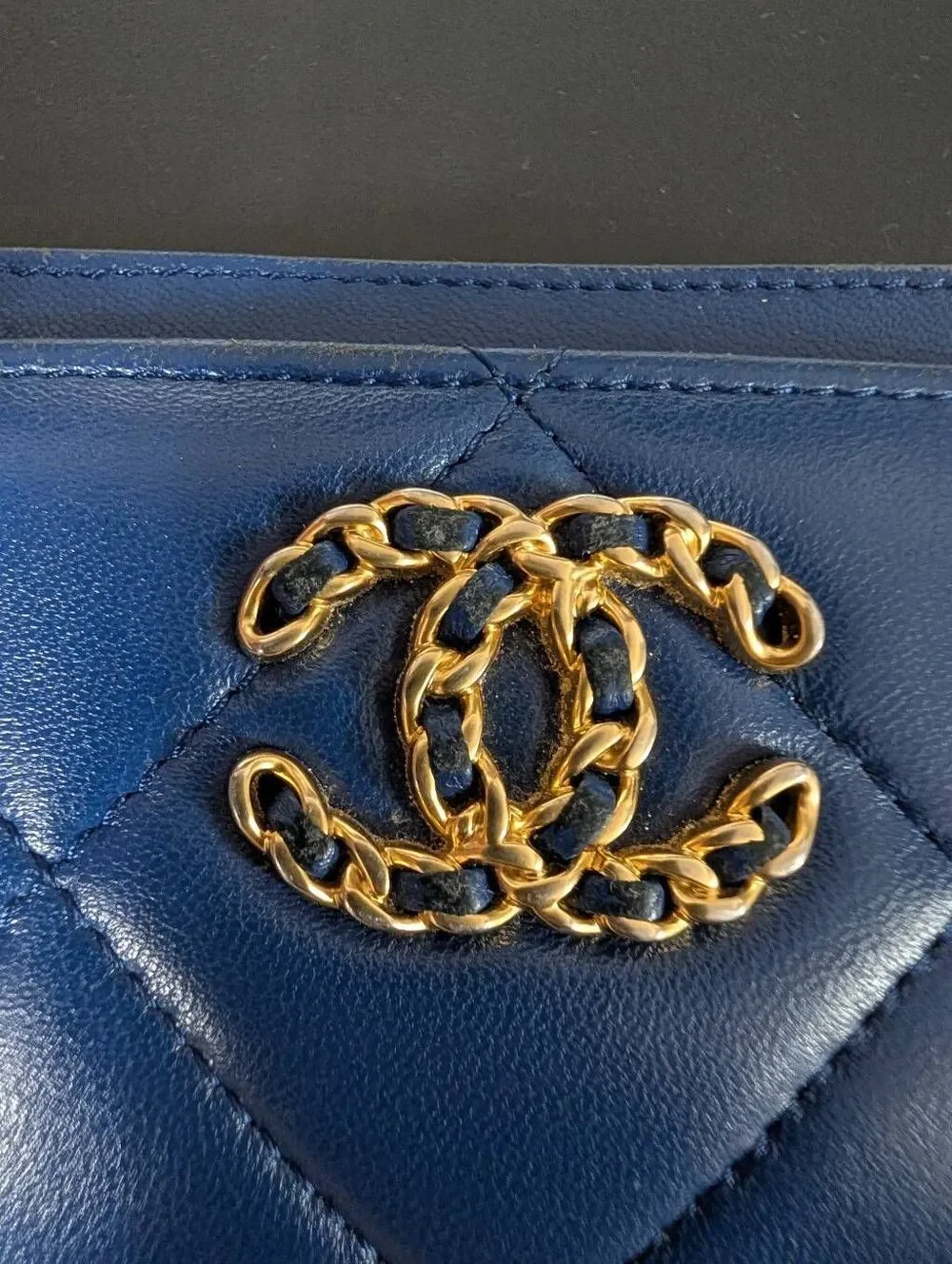 Chanel 19 card holder Quilted leather
